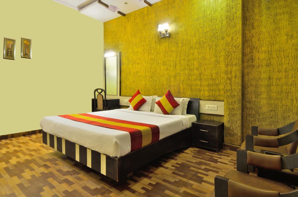 Hotel Roopa International Amritsar Exteriör bild