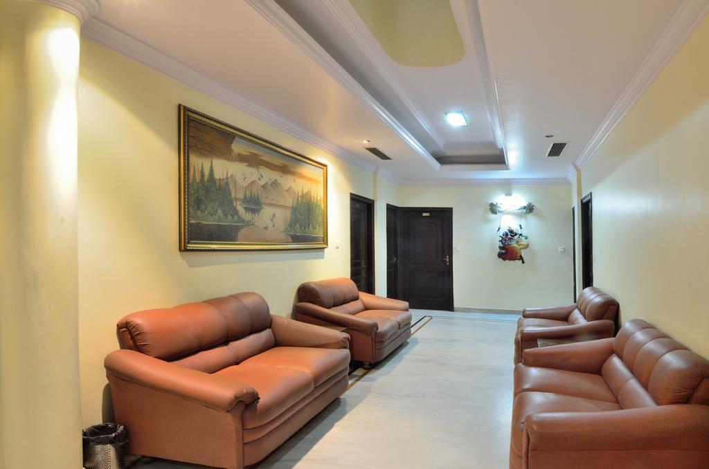 Hotel Roopa International Amritsar Exteriör bild