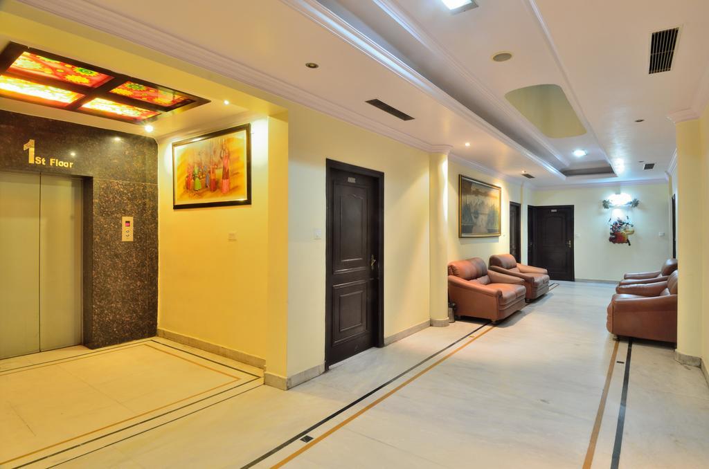 Hotel Roopa International Amritsar Exteriör bild