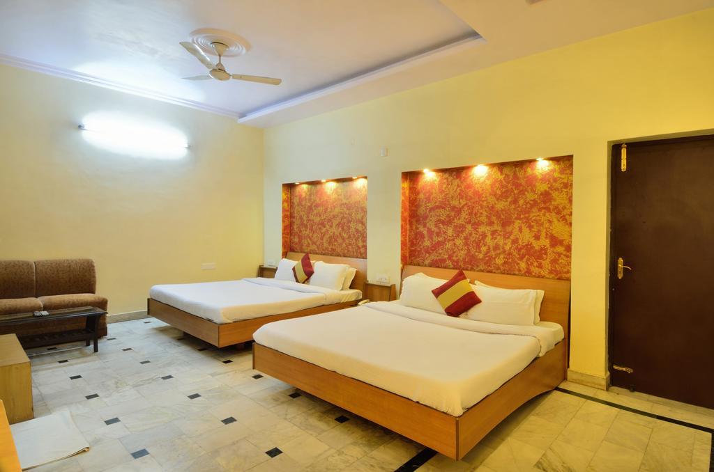 Hotel Roopa International Amritsar Exteriör bild